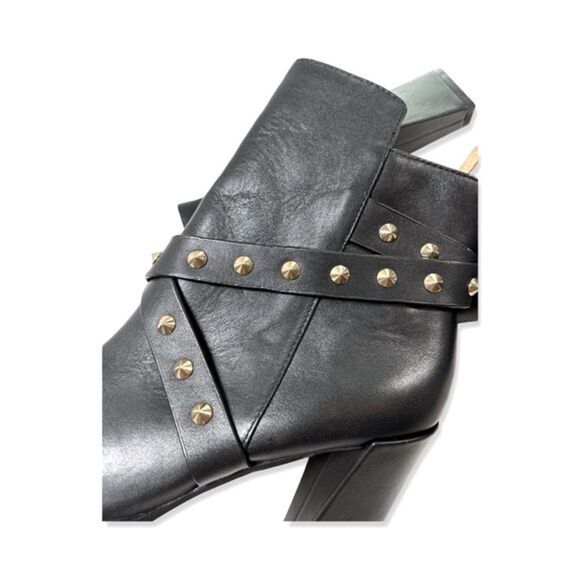 NWOT Nicole Miller Women's Black Leather Pointed Toe Side Zipper Ankle Bootie - Picture 3 of 8